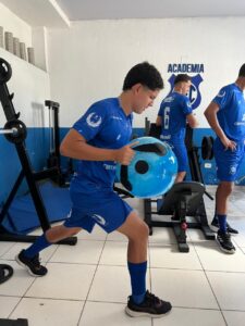 Estrutura que prepara dentro e fora de campo